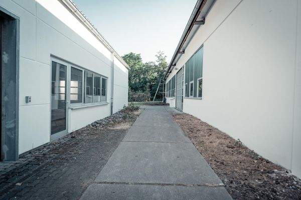 Zufahrt Seitliches Tor