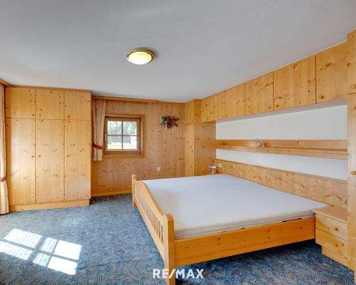 Zimmer mit Zugang zum Balkon