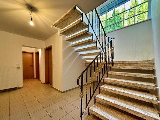 Treppe zum Erdgeschoss