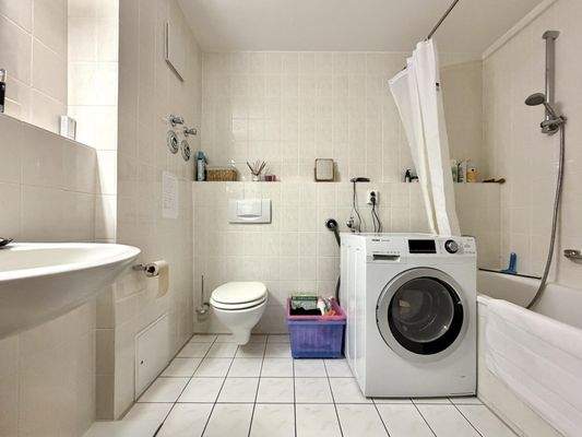 Badezimmer mit Badewanne