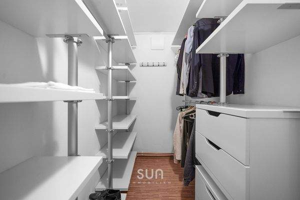 Begehbarer Kleiderschrank