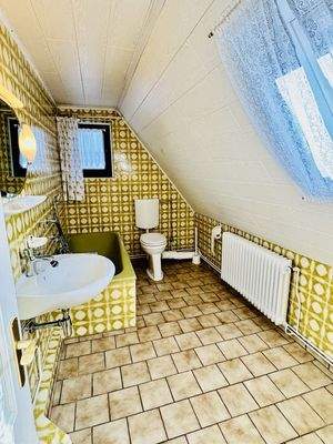 Wannenbad mit WC  im OG