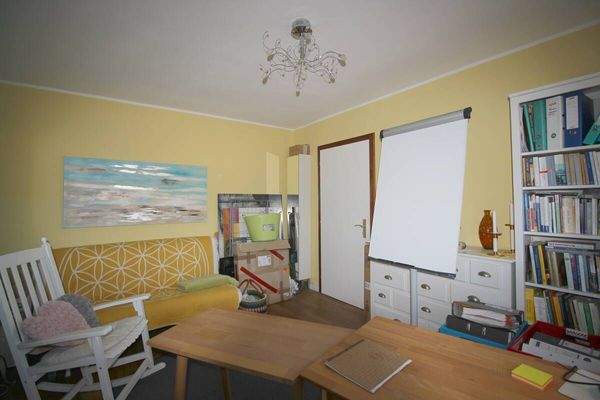 Büro mit Blick auf Zimmertür