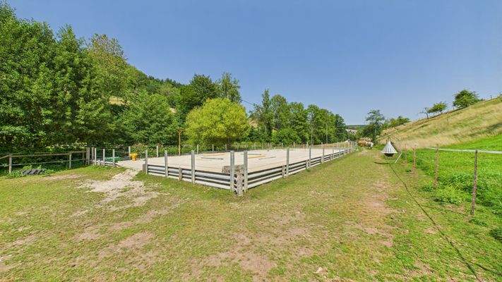 CAM01984G0-PR0509-STILL089