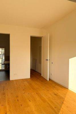 Schlafzimmer mit Ankleide und Bad 