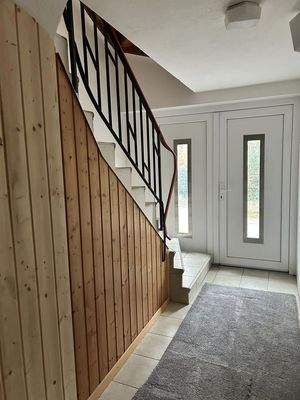 Flur zur Haustür und zum 1 OG