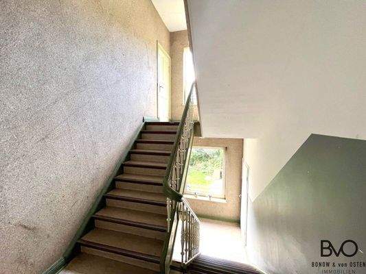 Zeitloses Treppenhaus mit Altbau-Charme