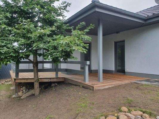 die Terrassen hinten