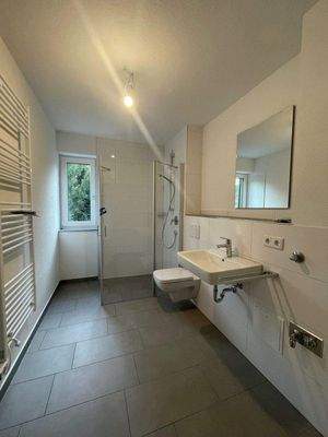 Bad mit Dusche / WC im 2. OG 