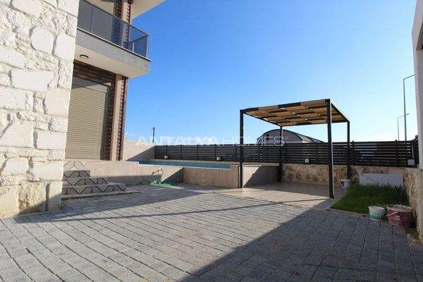 4-Bedroom Semi-Detached House with Pool and Garden in Belek