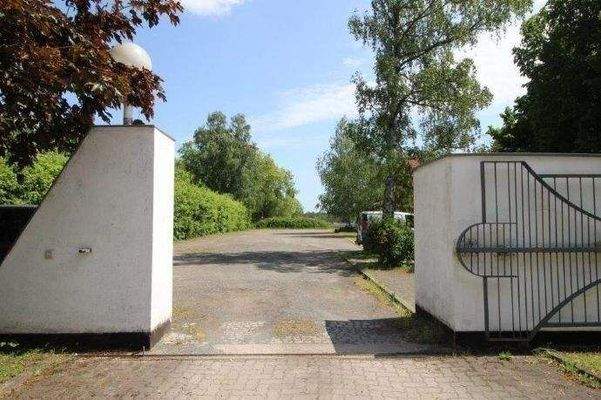 Zufahrt zu den Parkplätzen