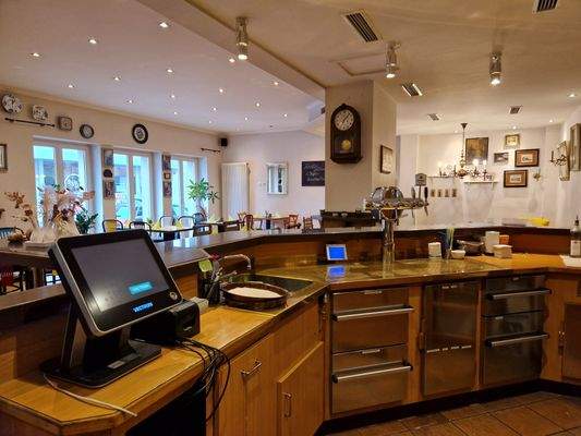 Theke im Restaurantbereich.jpg