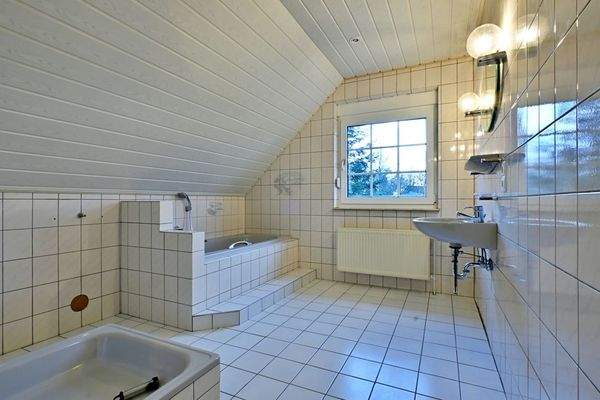 Badezimmer im Dachgeschoss