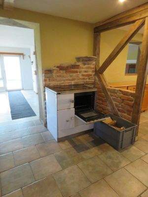 Holzofen im Esszimmer      