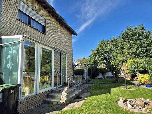 Hausrückseite mit Wintergarten