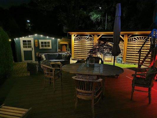 Terrasse (70qm) + Garten