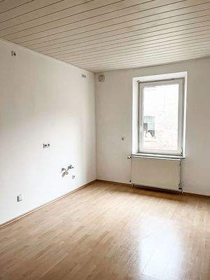 Großer Küchenbereich mit Abluftmöglichkeit | Wohnung im Erdgeschoss links