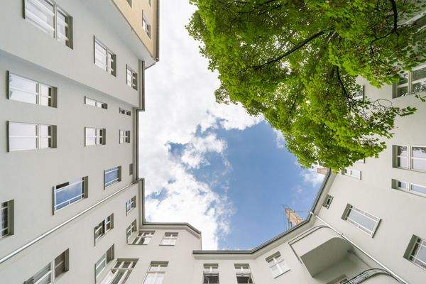 Hochwertig renovierte Fassade.