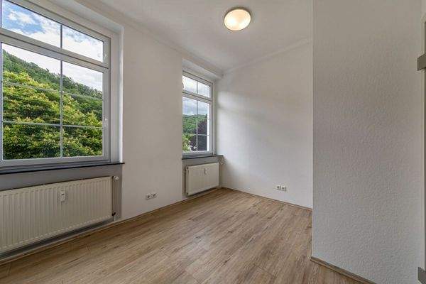 2 OG Links: Büro/Wohnung (Leerstand)