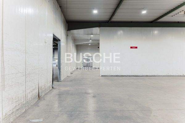 Durchfahrt zwischen Abtrennungen