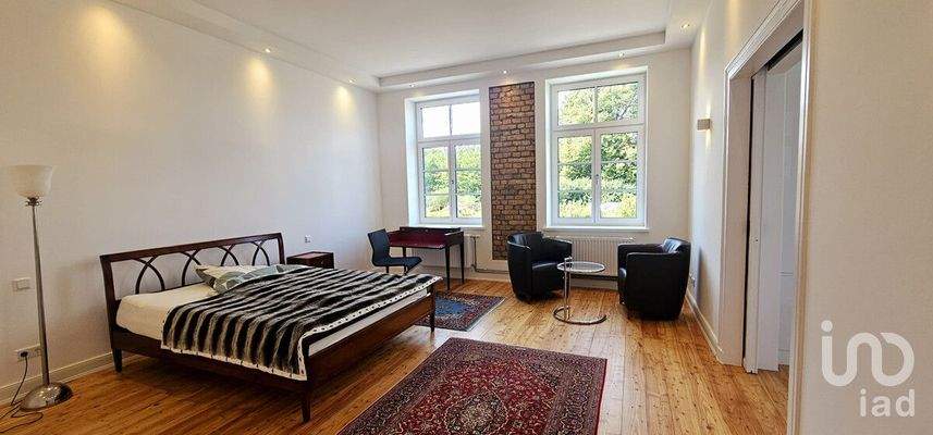 24 Schlafzimmer mit Ankleideraum