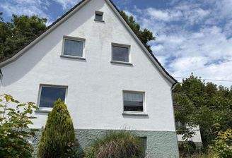 Haus_Straßenansicht m. seitl.Anbau