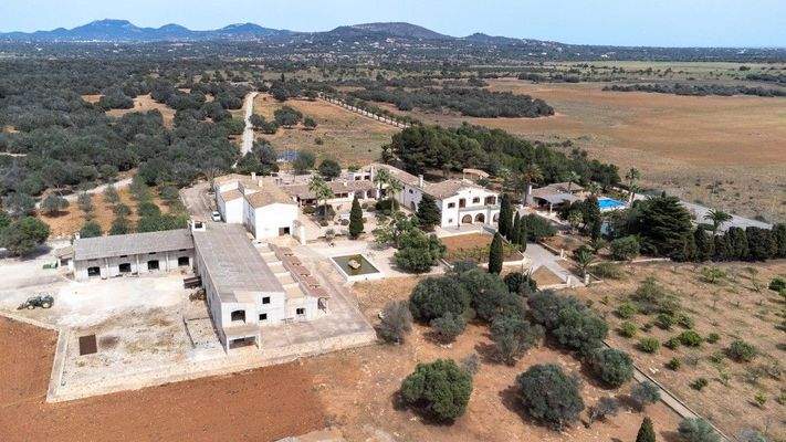 Charmante Finca mit verschiedenen Gebäuden zum Verkauf in Santanyí, Mallorca
