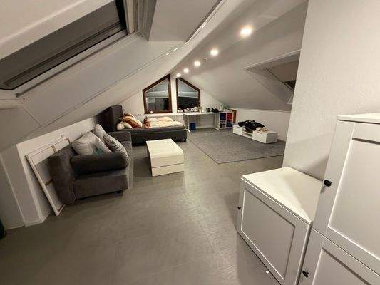 zweites großes Zimmer DG