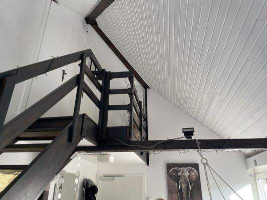 DIele und Treppenaufgang zu DG