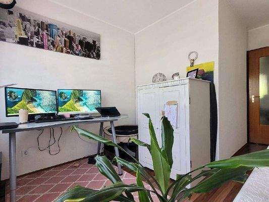 Büro und Kinderzimmer im Erdgeschoss
