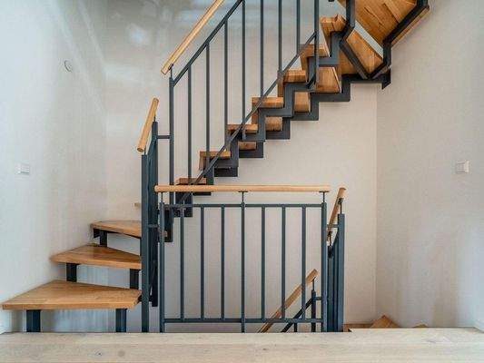 Holz-Stahl-Treppe