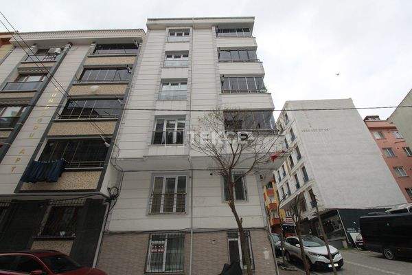 1-Bedroom Apartment Near Metrobus in İstanbul Esenyurt