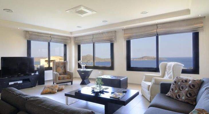 Haus auf Kreta mit Panoramablick auf die Bucht von Elounda