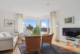 Wohnzimmer mit XXL-Fensterfront