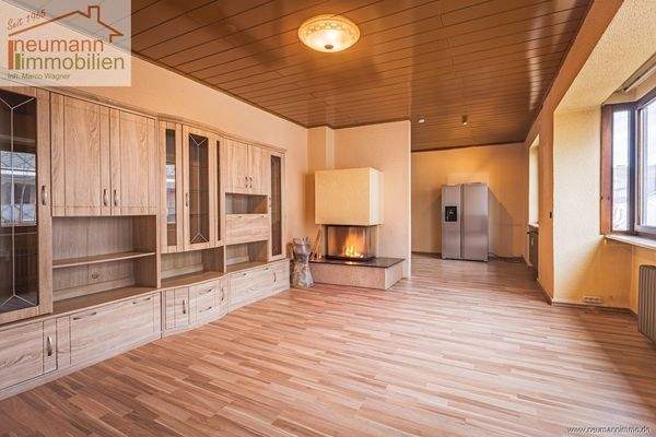 Wohnzimmer OG (KI-Kamin)