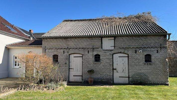 Zweigeteilte Scheune mit Werkstatt und Raum für G