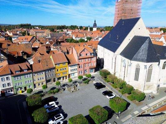 Marktkirche St. Bonifacii und Töpfermarkt