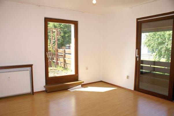 Wohnzimmer mit Ausgang auf Dachterrasse und Loggia