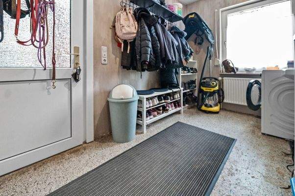 Hauswirtschaftsraum mit Außenzugang