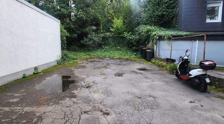 DER HOF / STELLPLÄTZE