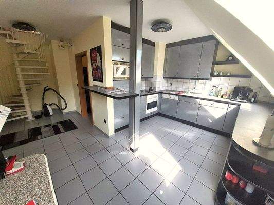 8. Küche, Essbereich, Wendeltreppe.jpg