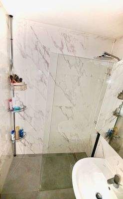 Begehbare Dusche im Bad EG