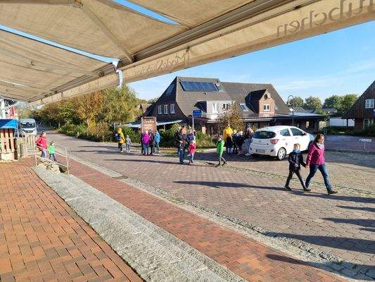 Blick Richtung ggü Bäckerei
