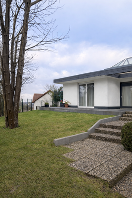 eigener Aufgang zur Haustür