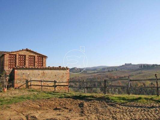 Renovierungsbedürftiges Anwesen