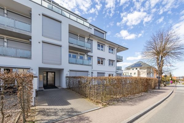 Eingang Mehrfamilienhaus