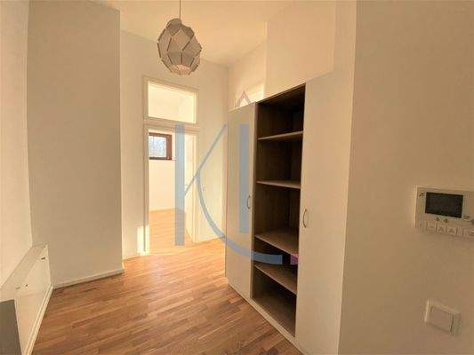 Flur m. Einbauschrank