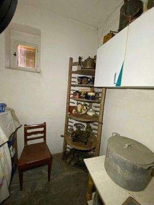 38 Speise- und Abstellkammer neben der Küche.jpg
