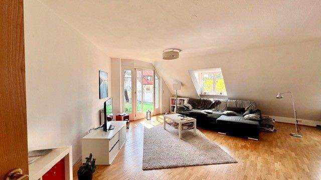 Wohnzimmer mit Balkon.jpg