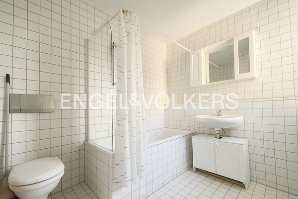 Badezimmer mit Badewanne